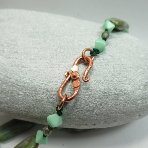 Uranium glass bead necklace - Picture 6 of 11